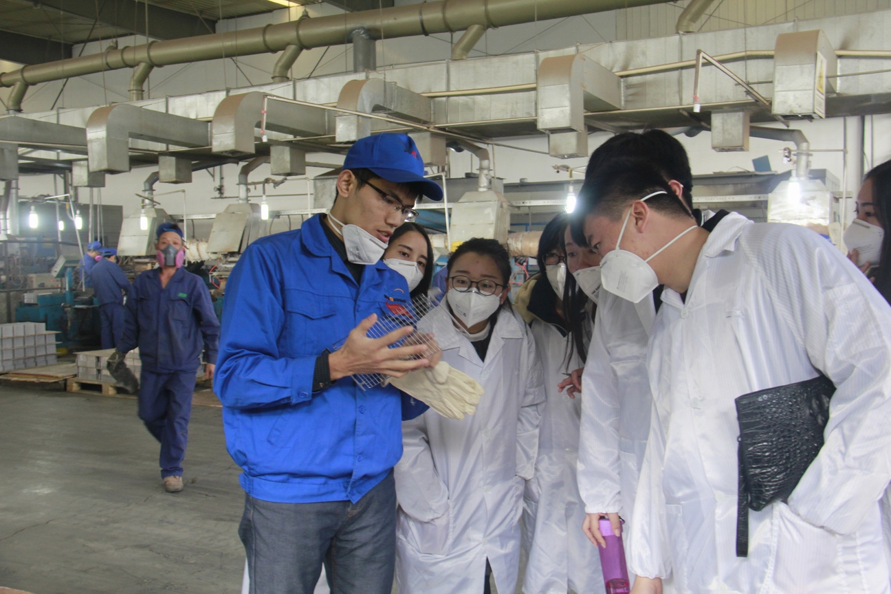 威斯尼斯官网研究生到烽火科技银泰电源公司开展社会实践活动
